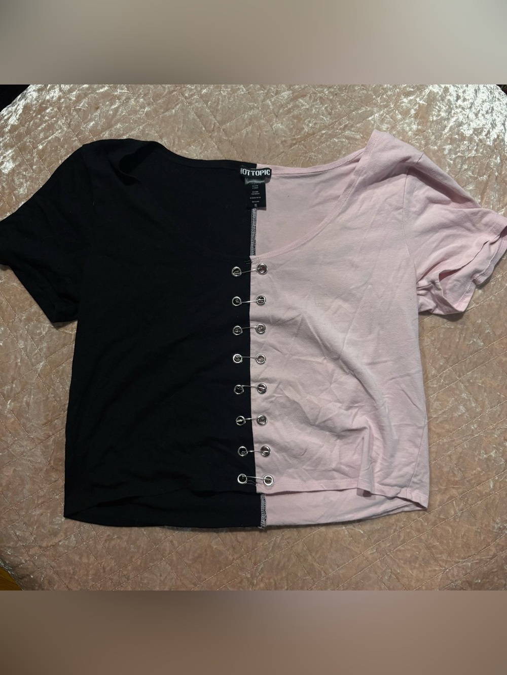 Hot Topic Black & Light Pink Split Grommet Short Sleeve Tee